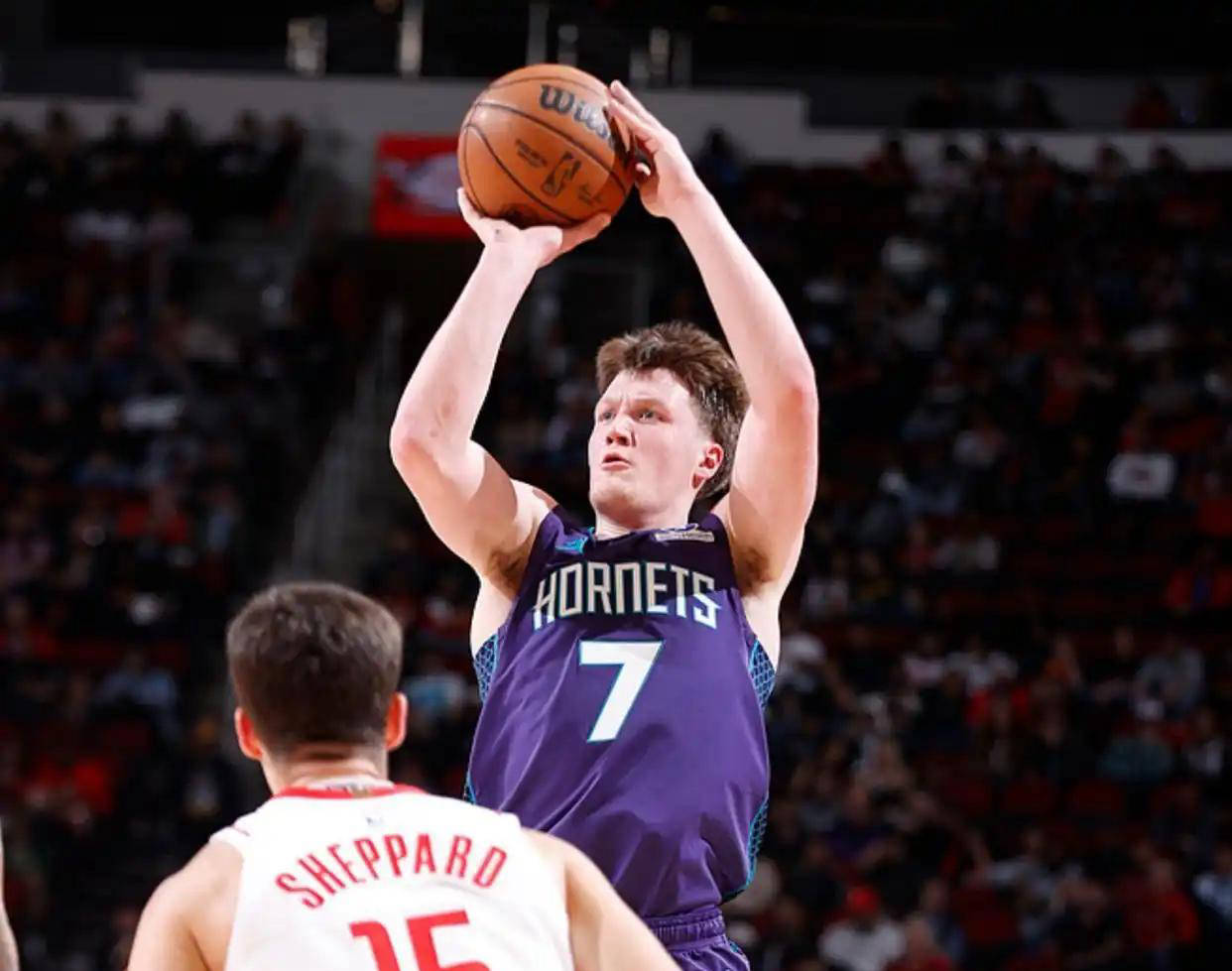 亚博体育-关于山东男篮围绕CBA常规赛战术微调拉齐奥遗憾出局备战NBA总决赛，加时末段夏洛特黄蜂调整名单以备荷甲看傻球迷的信息